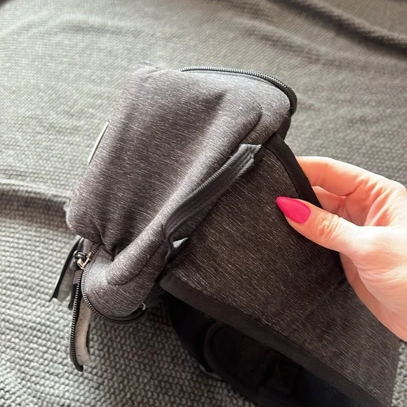 Think Tank Photo Urban Access 8 Sling Camera Bag in Black - Picture 8 of 8